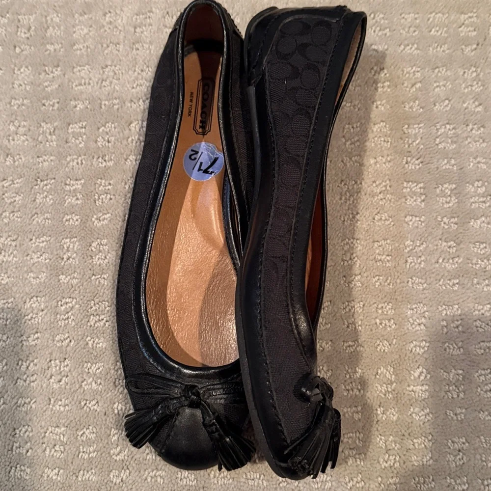 Coach Black Tassel Ballet Flats 7.5 - Picture 2 of 3